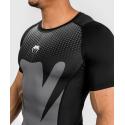 Rashguard de manga curta Venum Attack - preto cinza